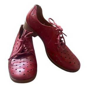 Vintage 1960s inspired born red leather lace up loafers. Size 7.5